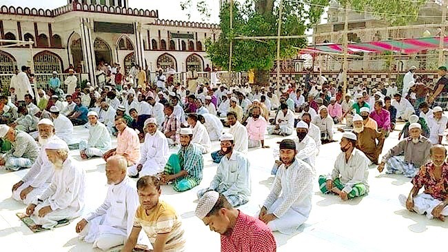 আজ দেশে প্রায় ১১০টি গ্রামে পালিত হচ্ছে ঈদুল আজহা